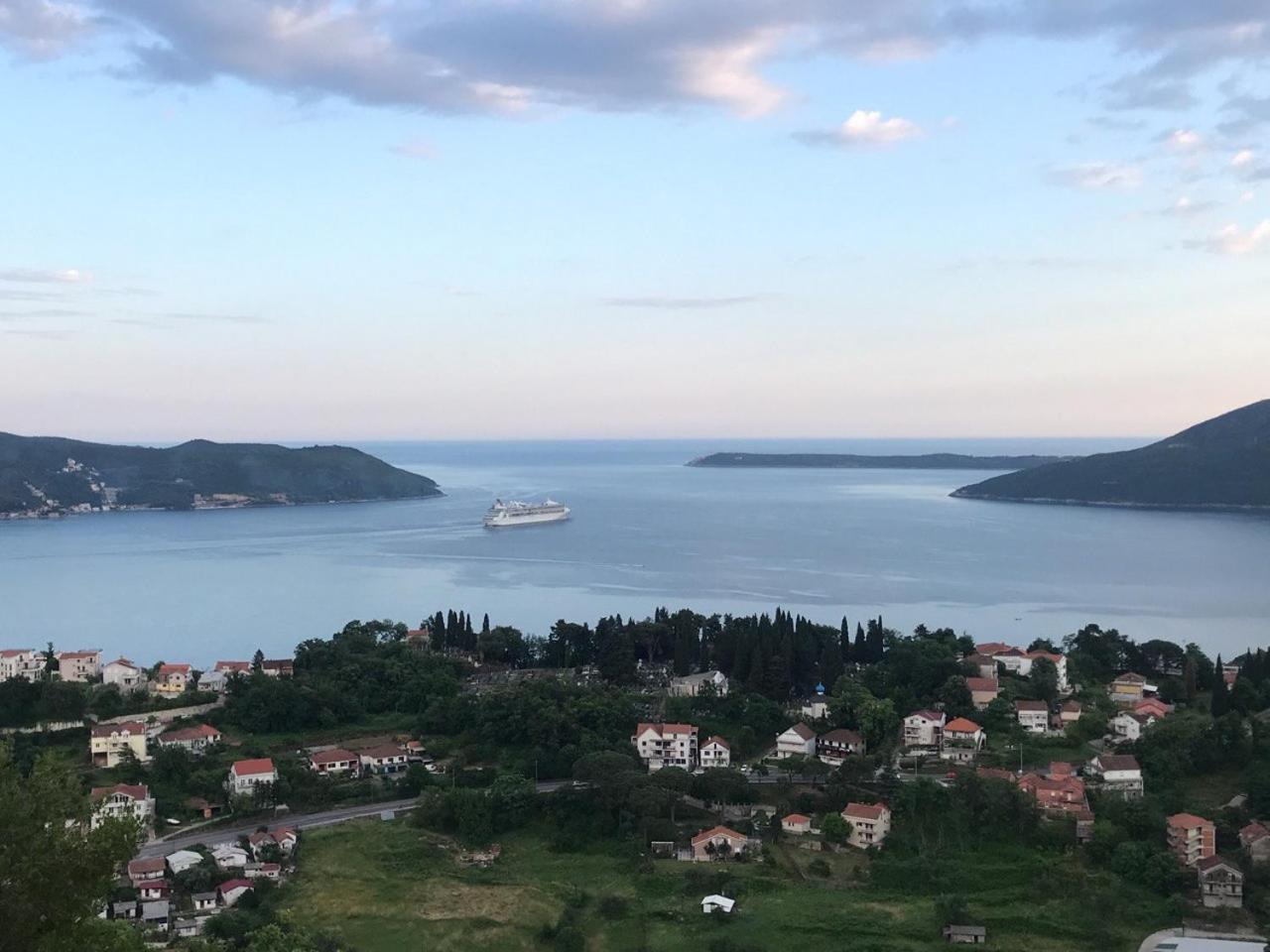 Magnificent Views Apartment Herceg Novi Pokoj fotografie